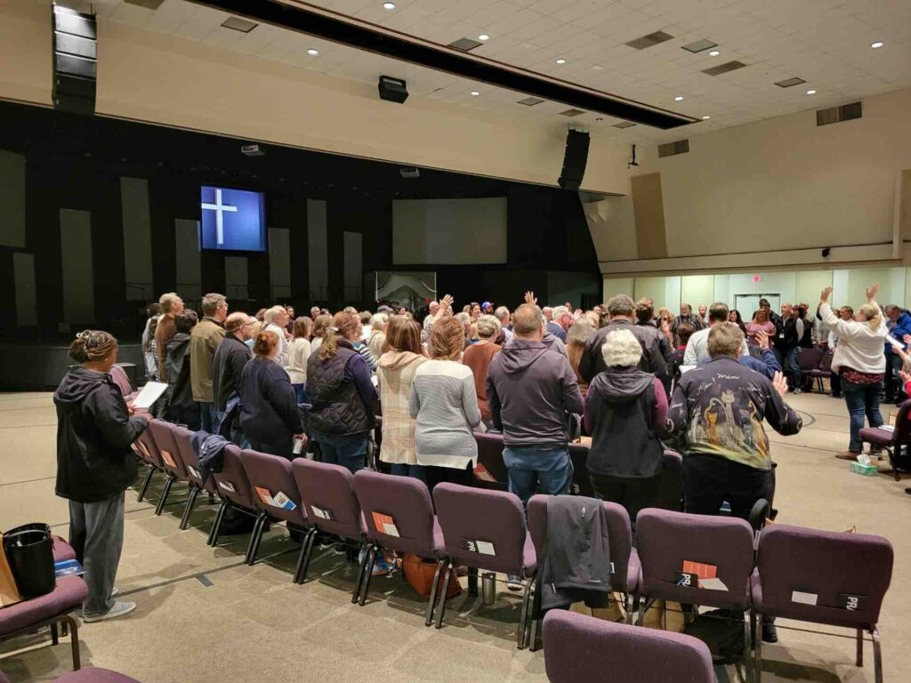 room full of people praying